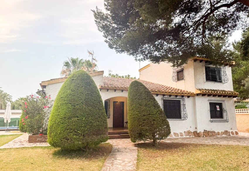 Herverkoop - Villa - Orihuela Costa - Punta Prima