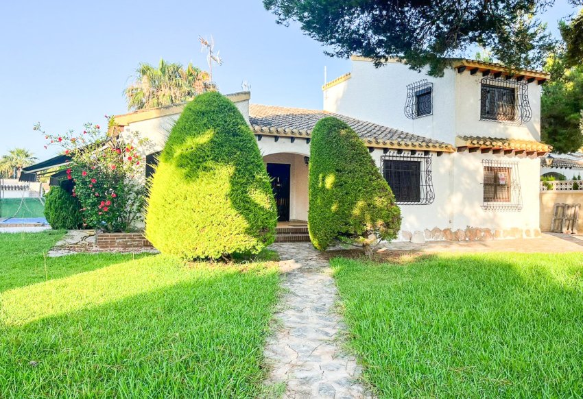 Resale - Villa - Orihuela Costa - Punta Prima