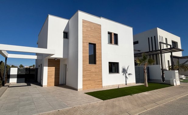 Villa - Resale - Los Alcazares - Roda