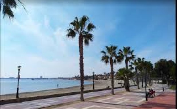 Resale - Villa - Los Alcazares