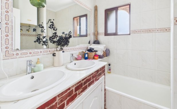 Resale - Villa / Semi semi-detached - Los Alcazares