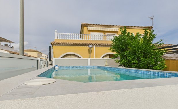 Resale - Villa / Semi semi-detached - Los Alcazares