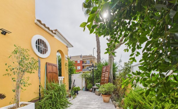 Resale - Villa / Semi semi-detached - Los Alcazares