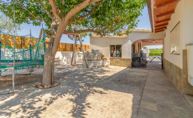 Resale - Villa - Los Alcazares