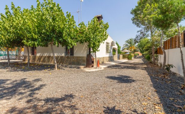Resale - Villa - Los Alcazares