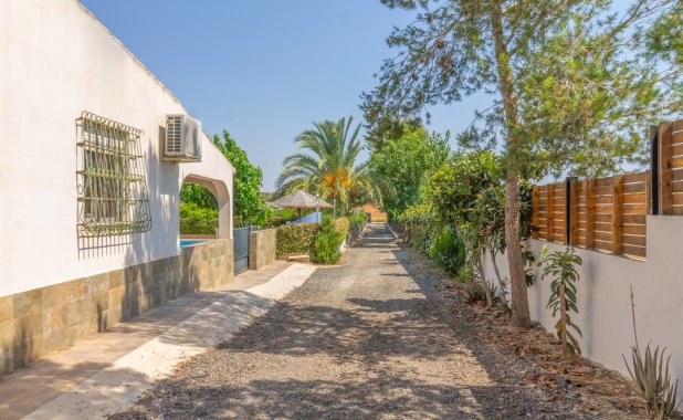 Resale - Villa - Los Alcazares