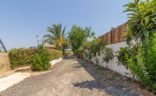 Resale - Villa - Los Alcazares